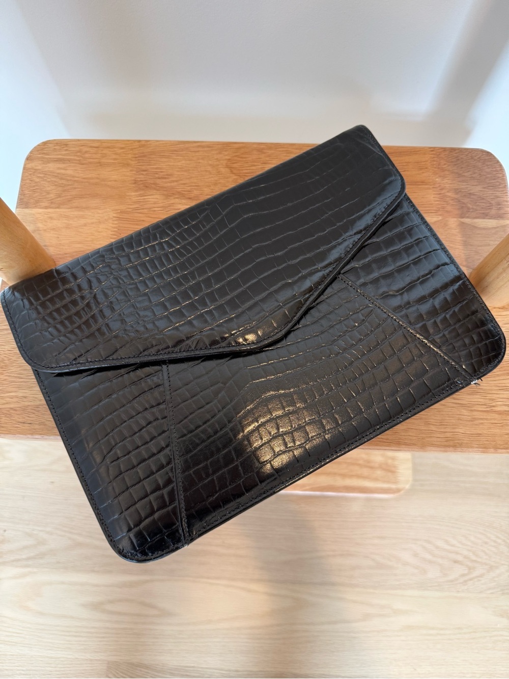 Orvis clutch - White Label with Red Logo